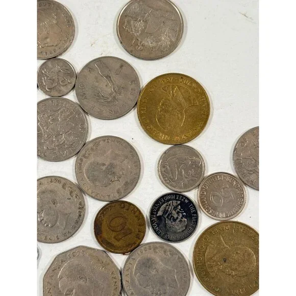 Lot of Various Coins Rupee Kenya Zimbabawe Seychelles Deutschland Tanzania - Picture 6 of 15
